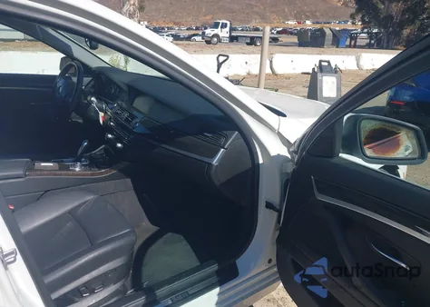 2013 BMW 528I из США, поврежденный, VIN WBAXG5C51DDY36412